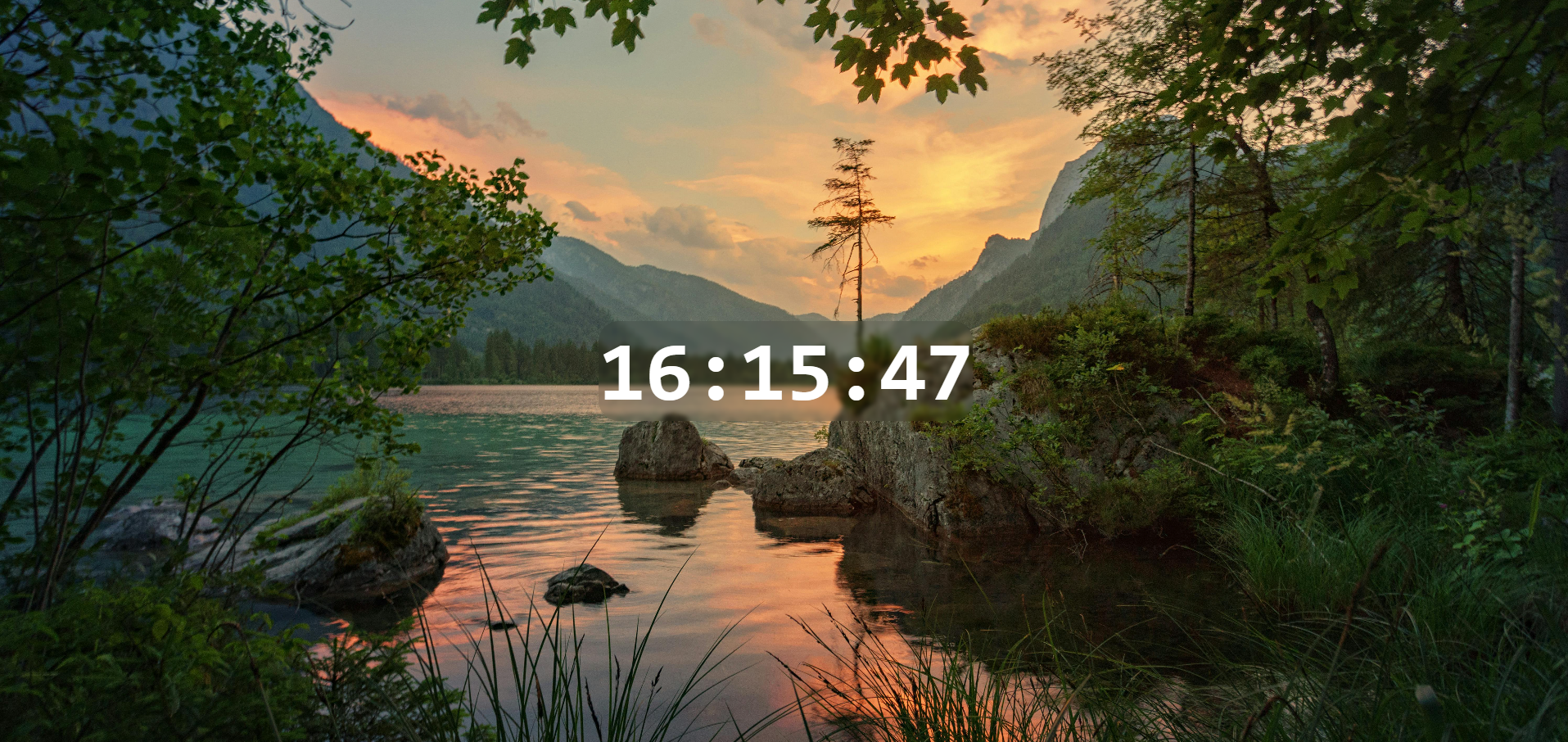 Screenshot van digitale klok met real-time uren, minuten en seconden weergave, blur achtergrondeffect en moderne typografie
